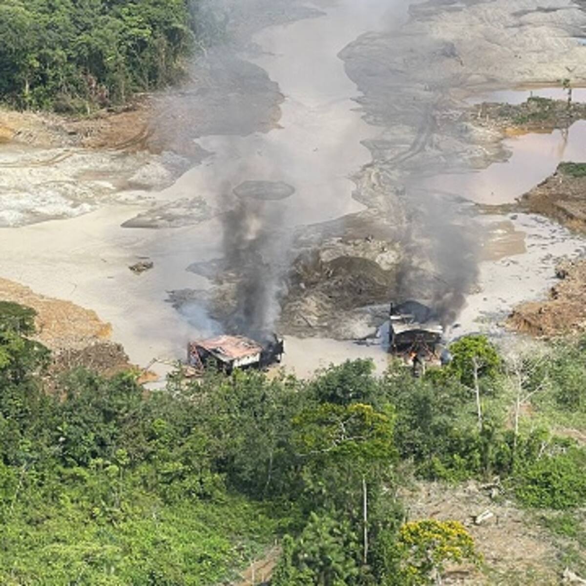 Autoridades destruyeron cuatro unidades mineras, dos dragones y dos retro en Chocó