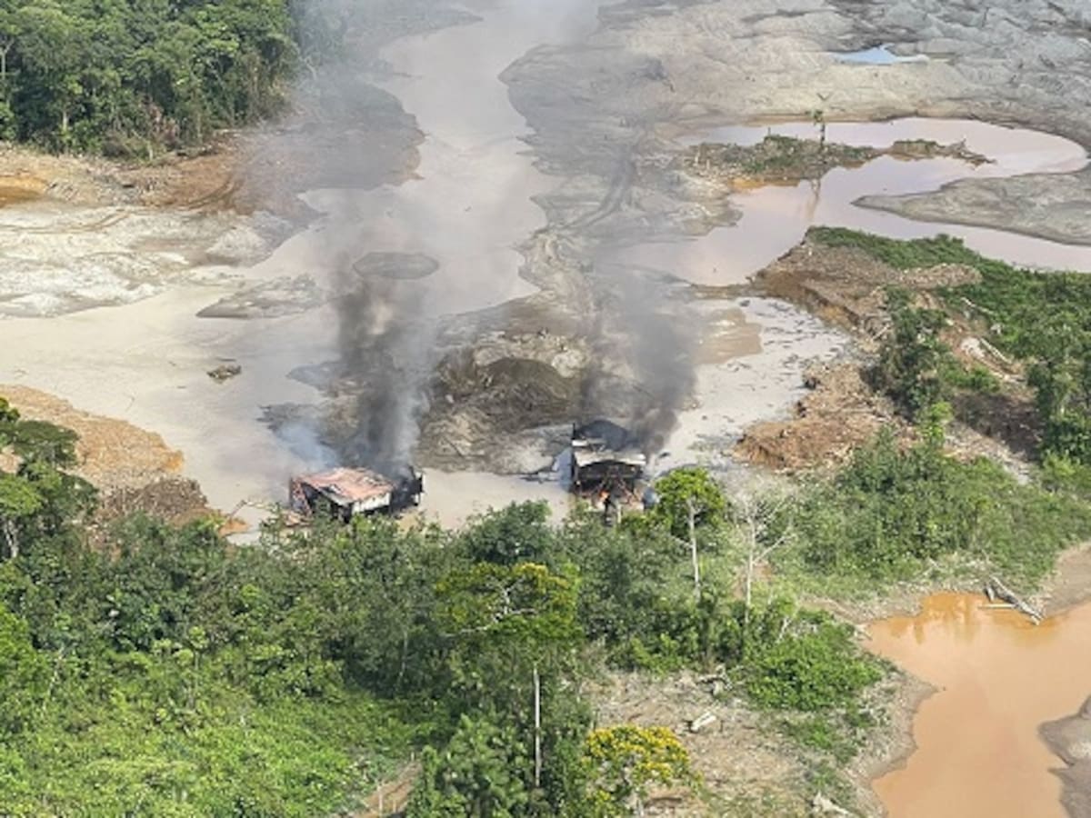 Autoridades destruyeron cuatro unidades mineras, dos dragones y dos retro en Chocó