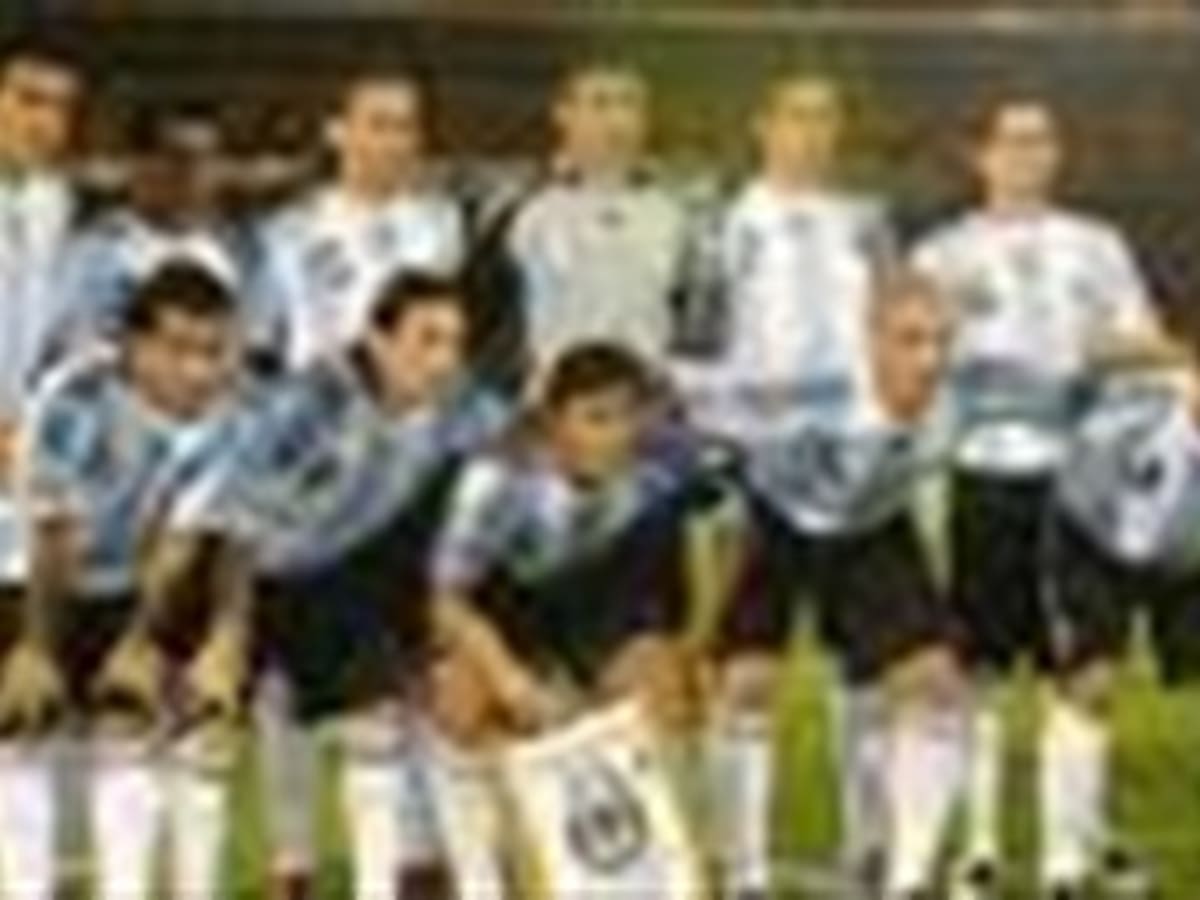 Maradona confirma alineación argentina con los puntas Messi, Agüero y Tevez