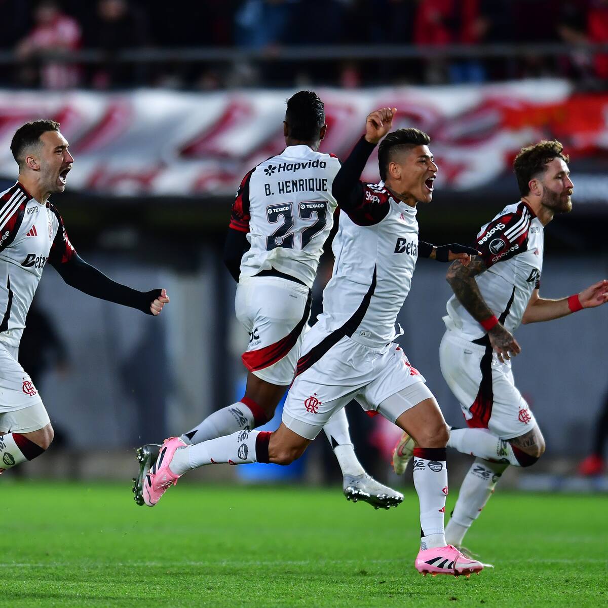 Carrascal gana terreno con Flamengo: DT reconoce que se vio mejor que De Arrascaeta