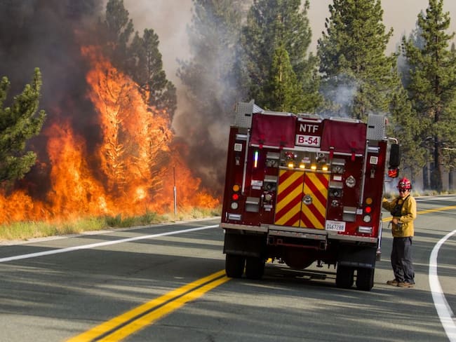 Incendio forestal en California, EE.UU..