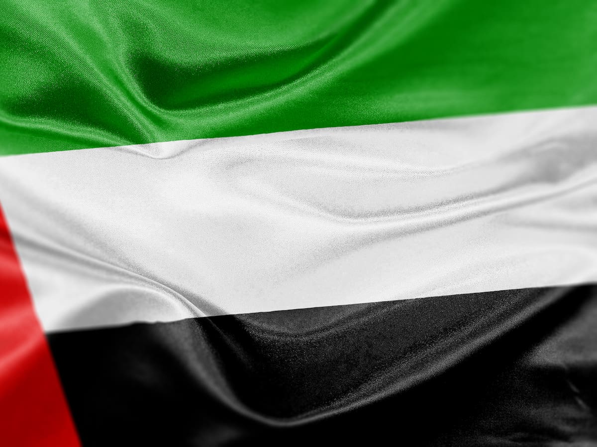 Emiratos Árabes Unidos cierra su embajada en Irán y retira a su embajador tras ataques