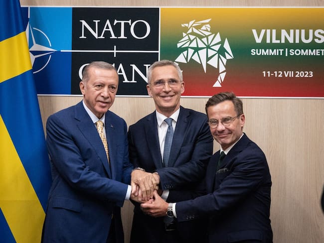 Presidente de Turquía, Recep Tayyip Erdogan; secretario general de la OTAN, Jens Stoltenberg, y primer ministro sueco, Ulf Kristersson.