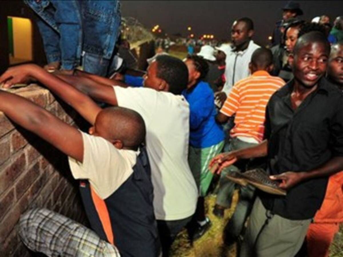 MUNDIAL/ La FIFA salva responsabilidades en una estampida en estadio de Johannesburgo