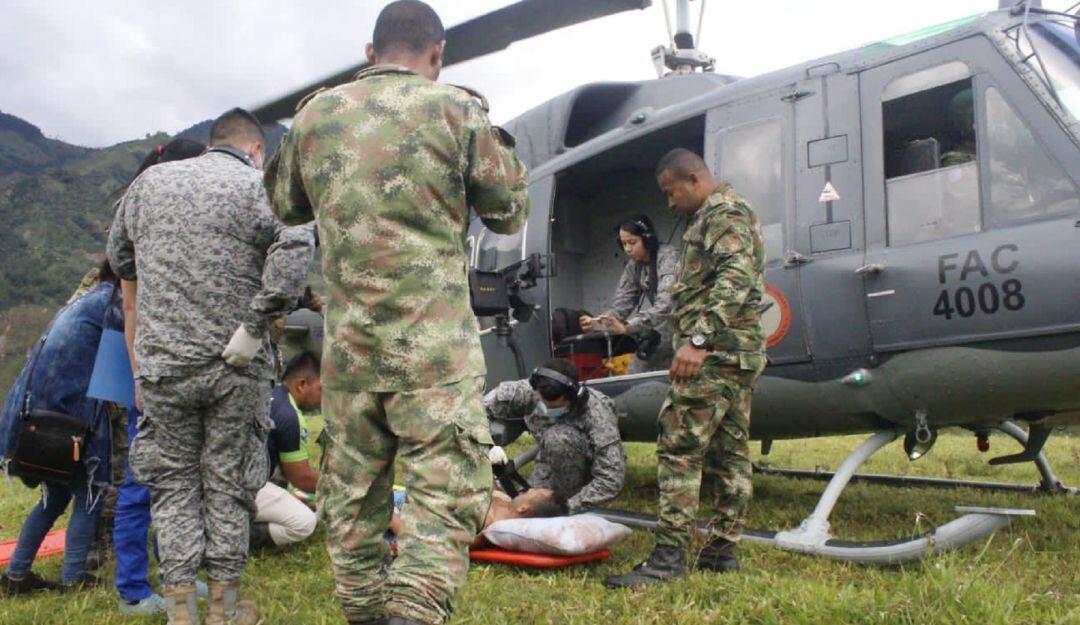 Vía área trasladan a paciente herido en el sur del Tolima, una región afectada por la ola invernal