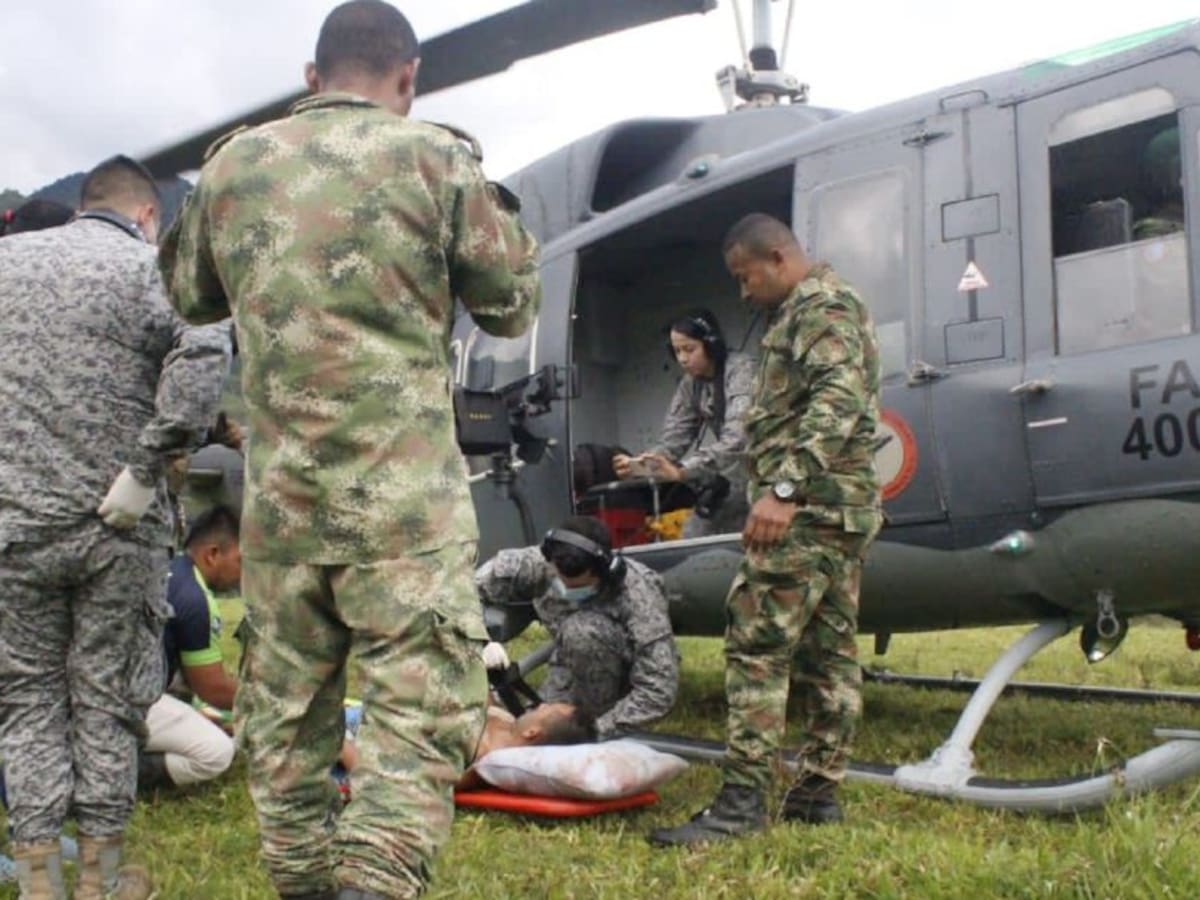 Vía aérea trasladan a paciente en Planadas, zona afectada por el invierno