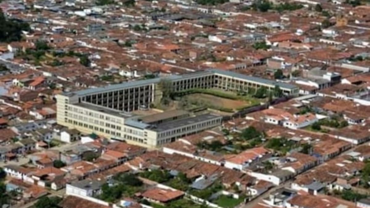 Rector José Luis Cortés Palomino