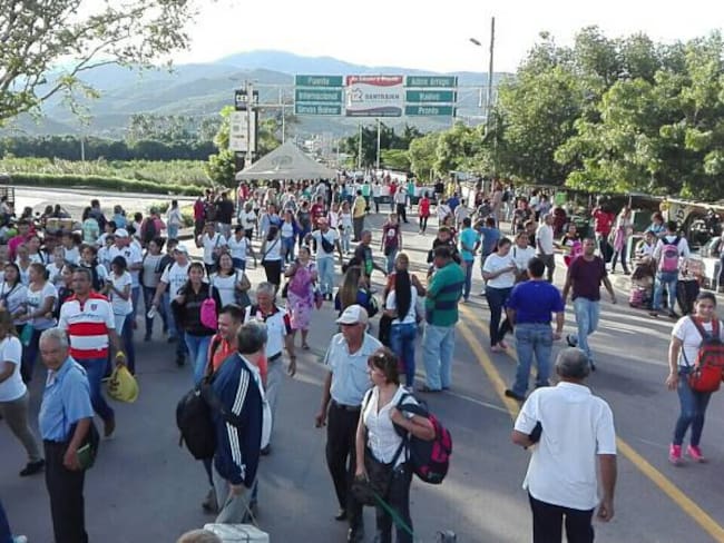 Venezolanos en el puente internacional Simón Bolivar