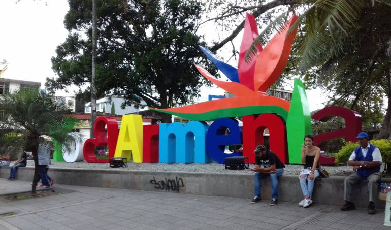 Letrero Yo Amo Armenia en el parque Sucre