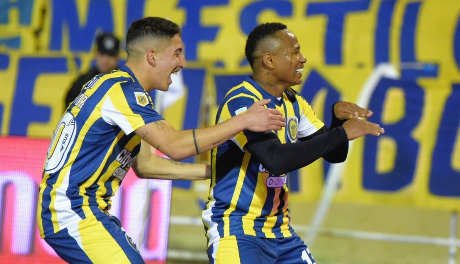 Jaminton Campaz celebra su gol marcado ante Huracán / Foto: @RosarioCentral