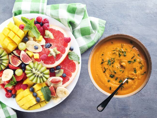 Es más saludable comer sopa o fruta con el almuerzo - Getty Images