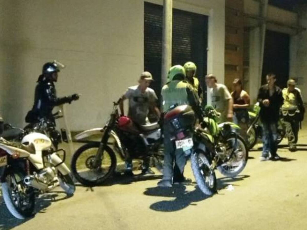 Piques ilegales deja gravemente herido a un motociclista