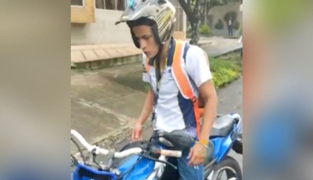 VIDEO: Hombre estalló al saber que le inmovilizaban su moto