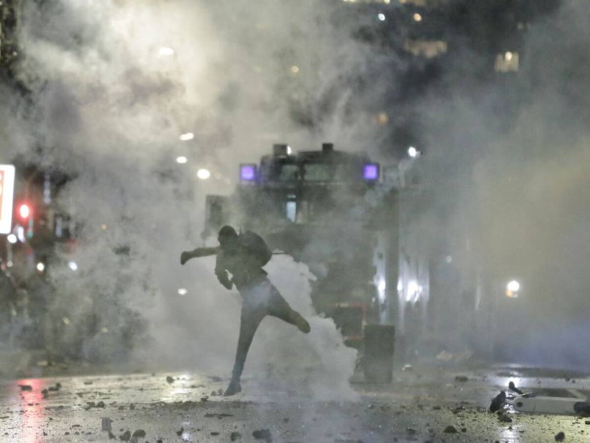 Graves disturbios se presentaron en la Plaza España