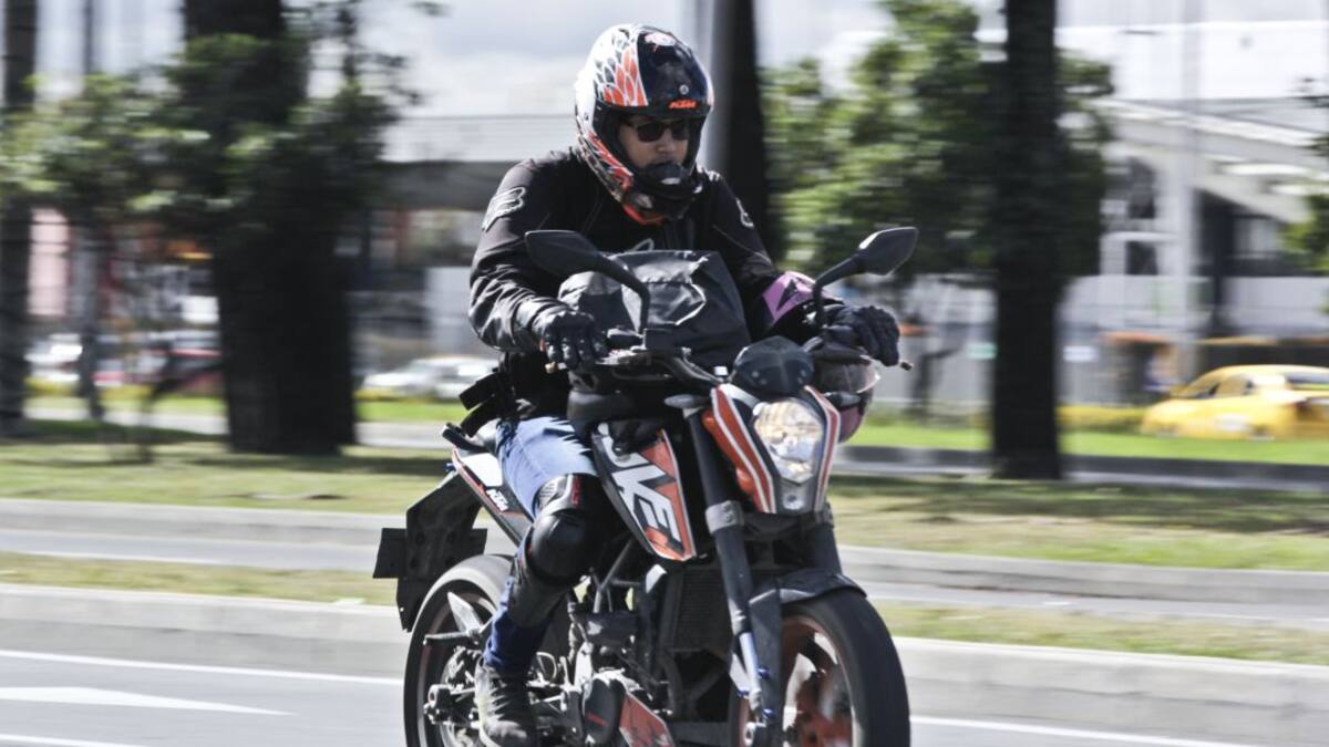 Motociclistas denuncian incremento en el precio de los cascos