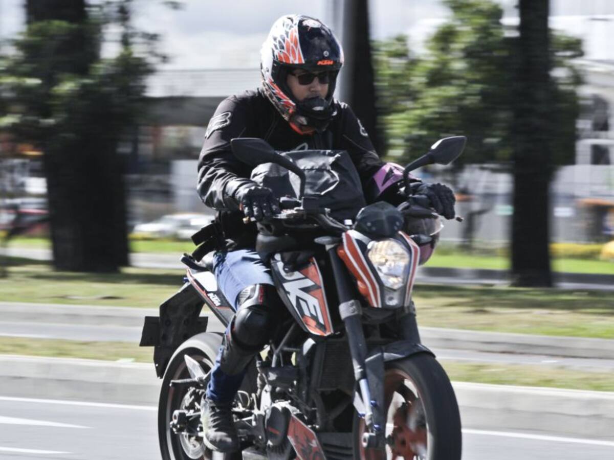 Motociclistas denuncian incremento en el precio de los cascos