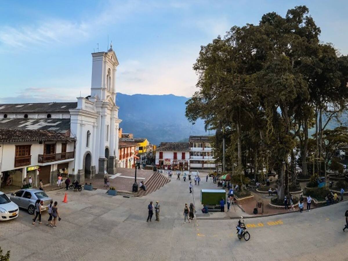 El accidente de una microbuseta en Cocorná dejó cuatro lesionados