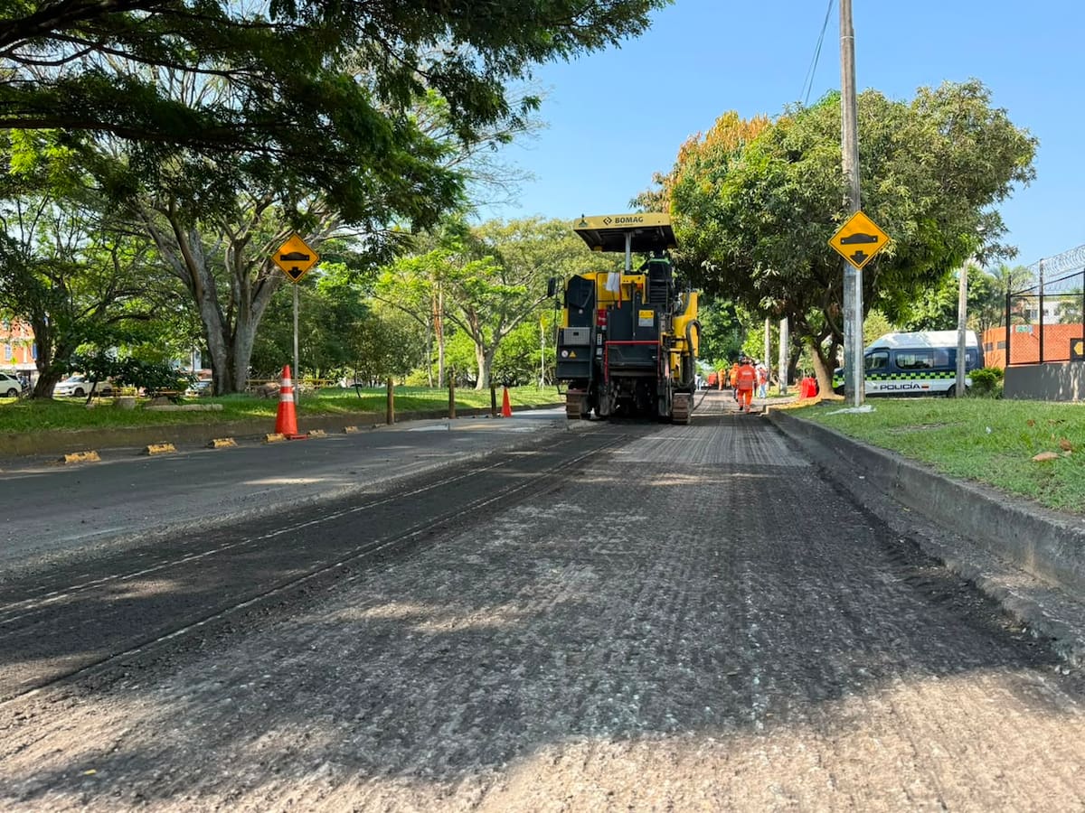 Comenzó la recuperación de un nuevo tramo de la Avenida Ciudad de Cali