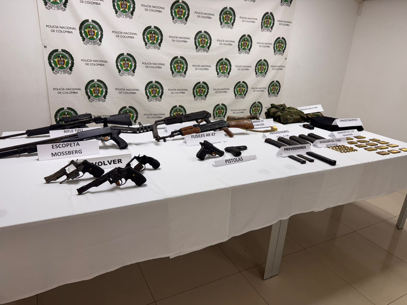 Descubren arsenal de guerra de la banda Los Flacos en una caleta - Policía Valle
