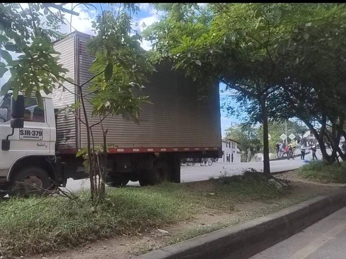 Iba en patines el joven que falleció en accidente en la vía Lebrija- Girón, quedó en video