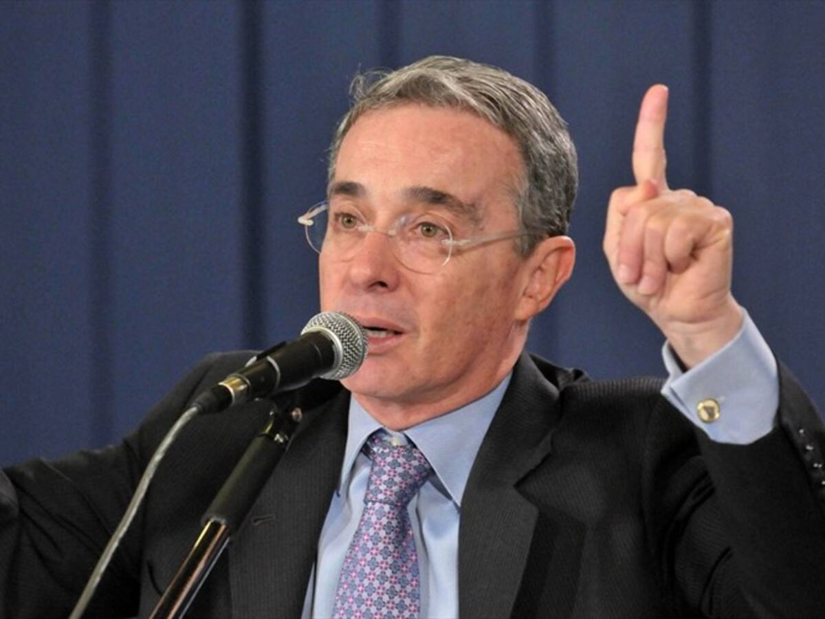 Uribe salió en defensa de su hermano Santiago