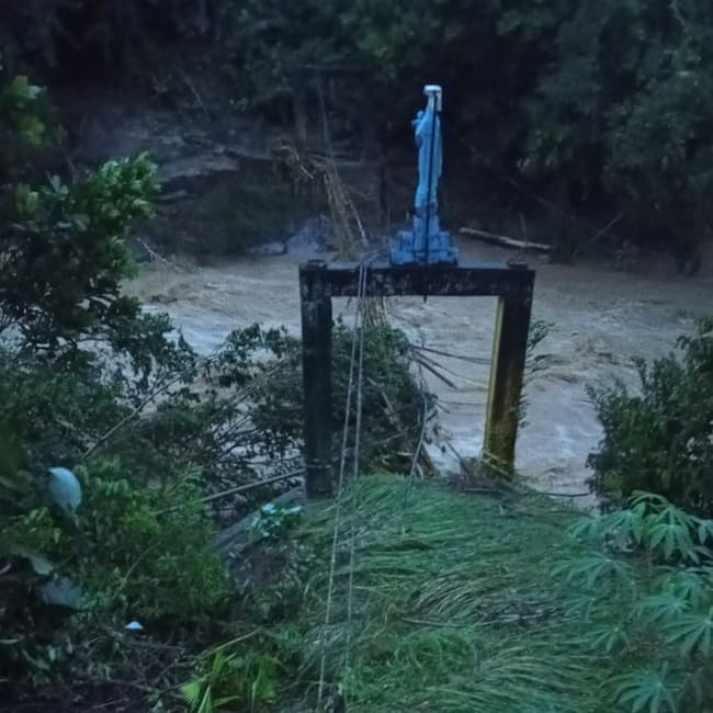 Puente destruido en Valdivia que deja a cerca de 100 familias incomunicadas- foto cortesía