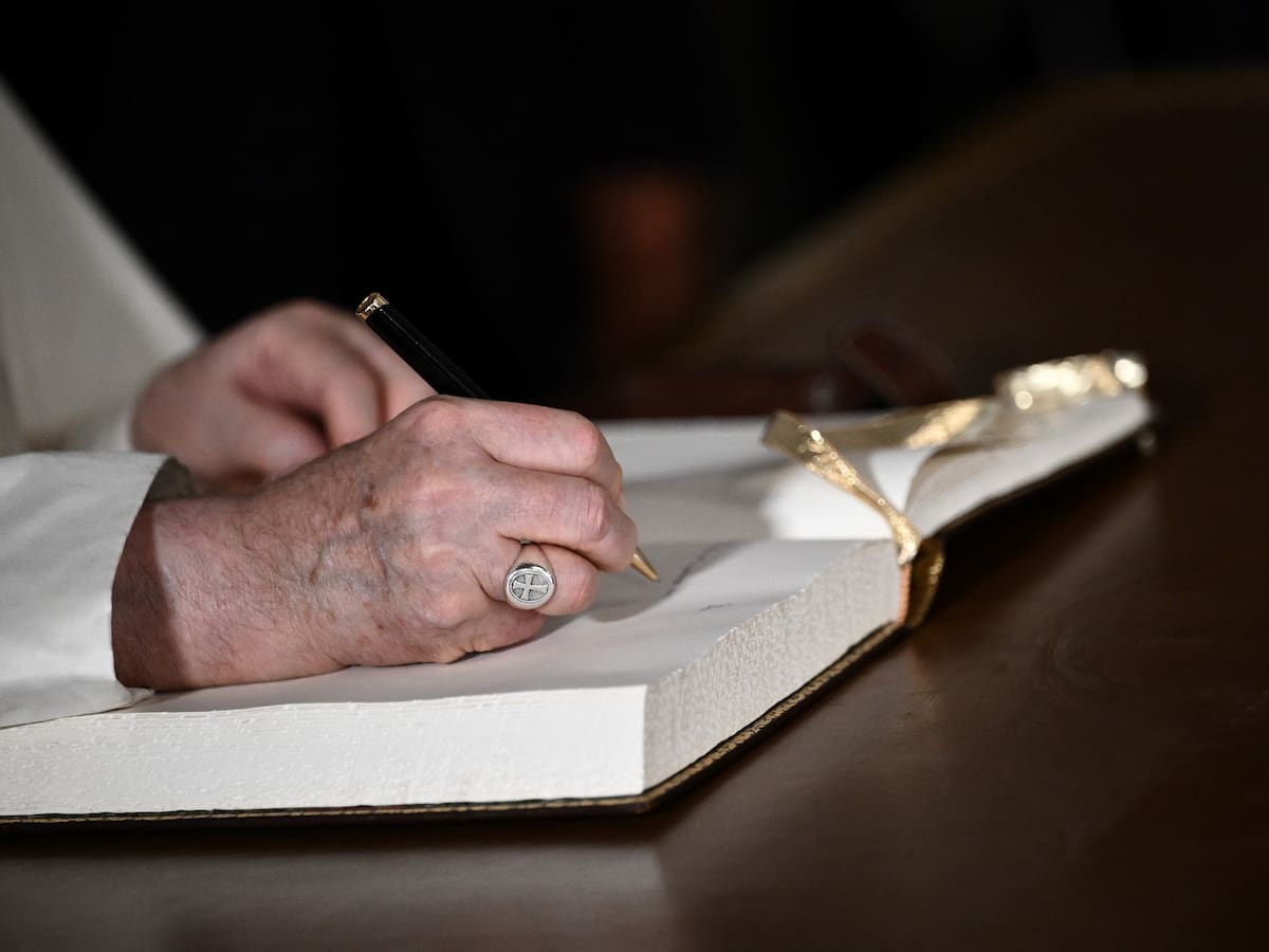 Papa Francisco en texto inédito: la muerte no es el fin de todo sino el comienzo de algo