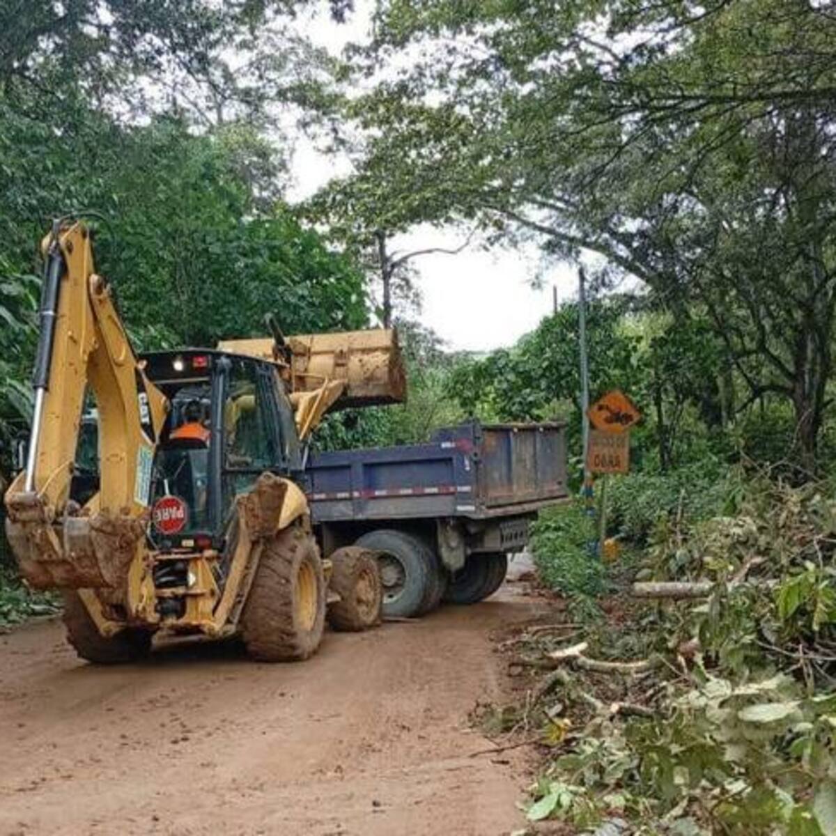 Intensifican mantenimiento a maquinaria amarilla en el Quindío ante incremento de las lluvias