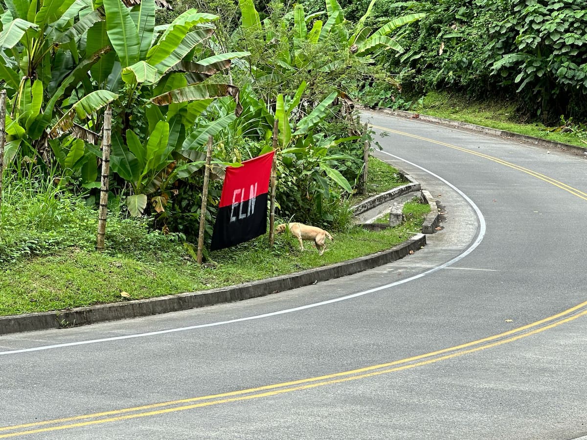 Hallan bandera del ELN en límites de Risaralda con el departamento del Chocó