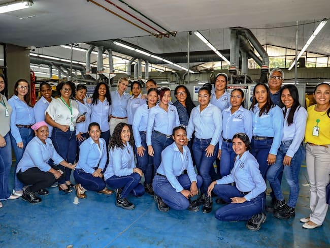 Colombia avanza en la formación de mujeres en la industria naval y astillera