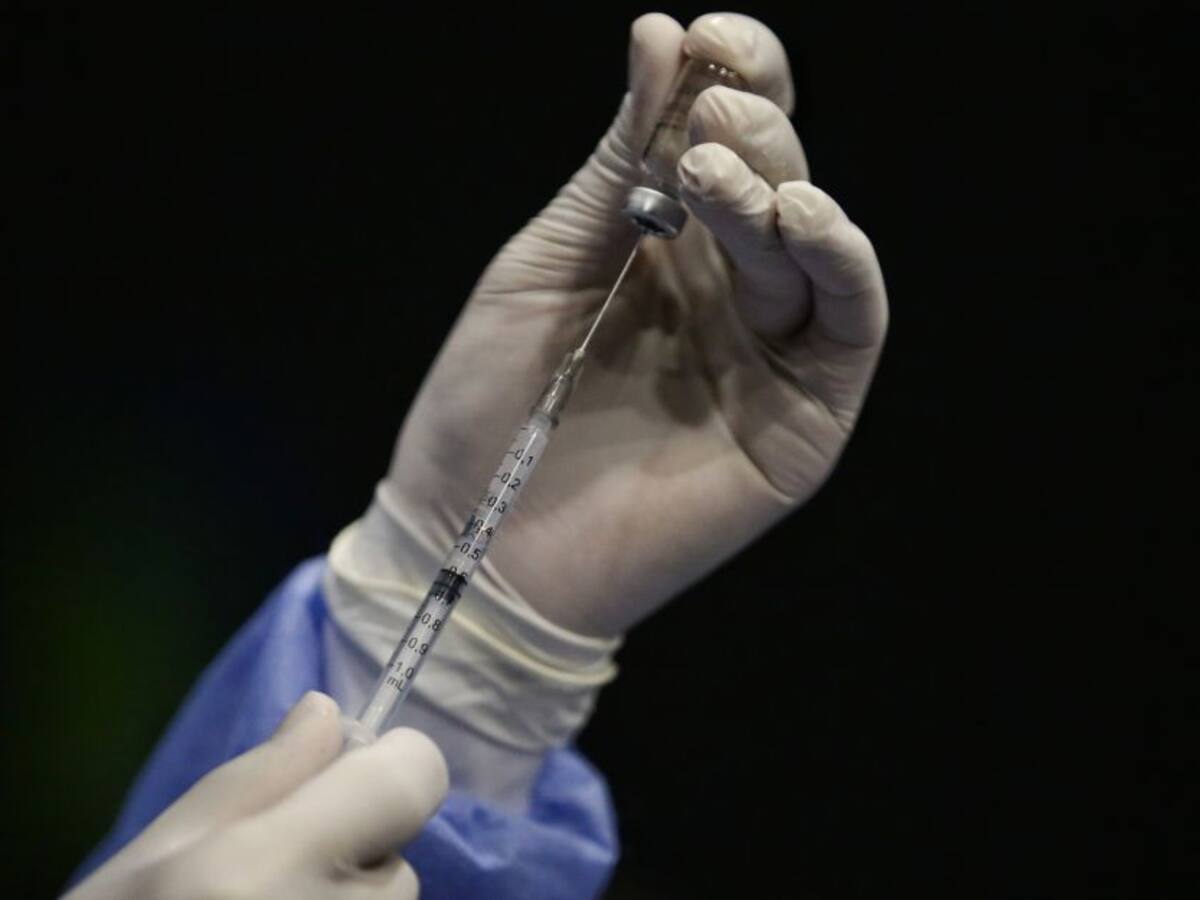 Por error médico joven fue inyectada con 6 dosis de vacunas contra COVID-19