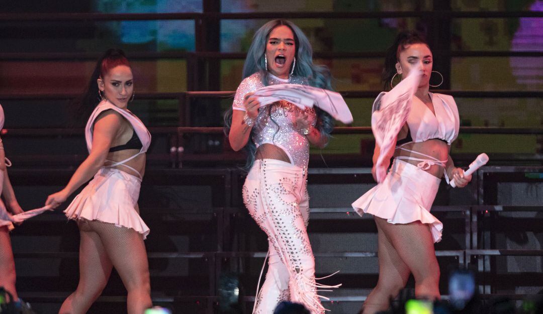 "Nos despedimos de todo lo pasado": Karol G le dice adiós al pelo azul