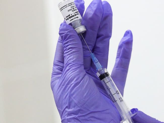 Más de 60 voluntarios iniciaron ensayo de vacuna antiCOVID en Barranquilla