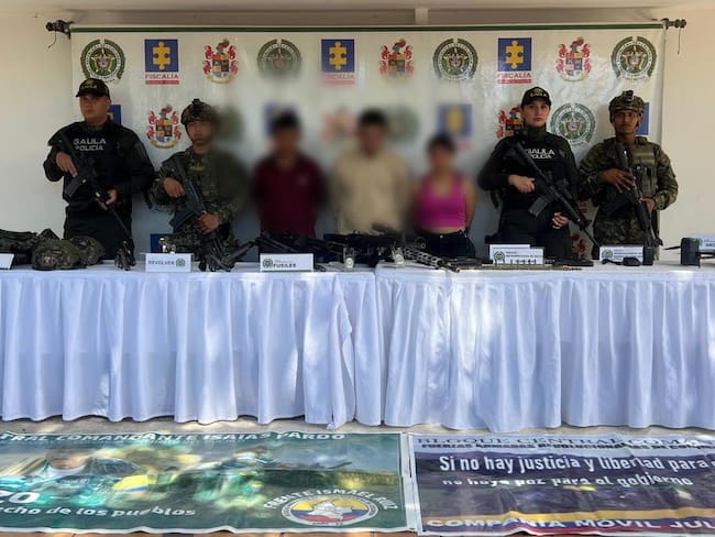 Incautados fusiles, pistolas granadas y un dron. Foto policía Neiva.