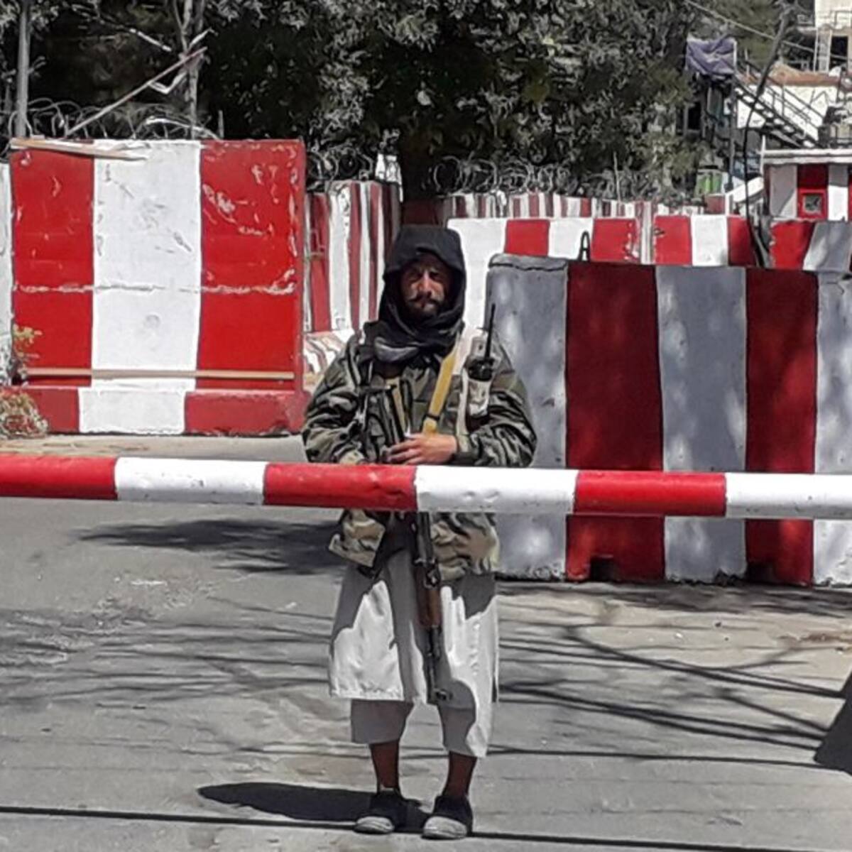 Talibanes toman control de 10 ciudades y se acercan a Kabul