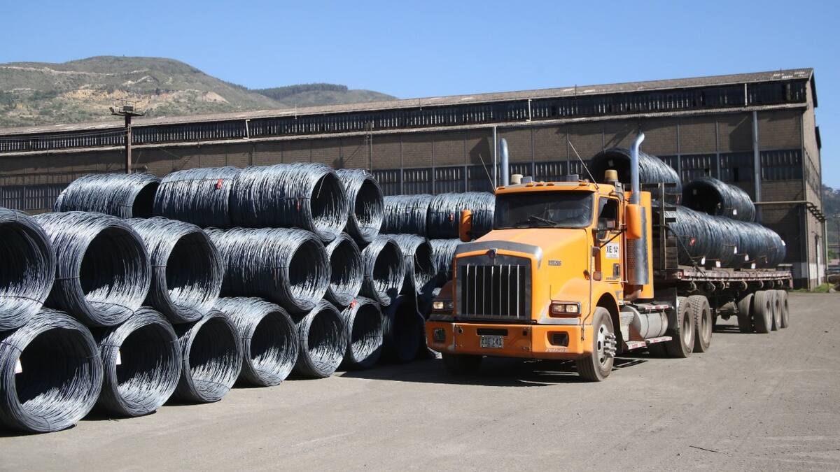 Empresarios siderúrgicos respaldan arancel del 35% al acero importado