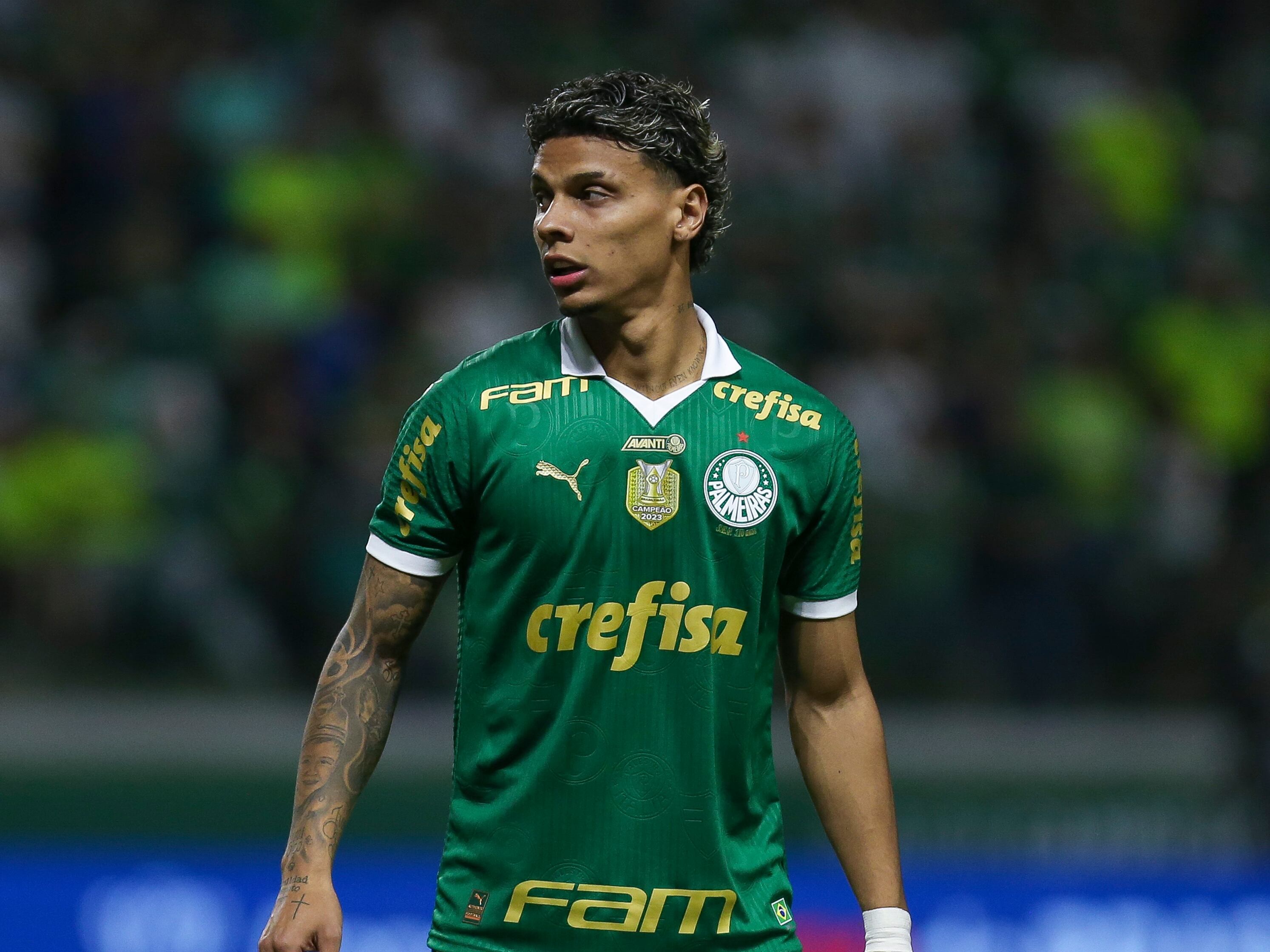 SAO PAULO, BRAZIL - AUGUST 7: Richard Rios of Palmeiras looks on during the Copa do Brasil round of 16 second leg match between Palmeiras and Flamengo at Allianz Parque on August 7, 2024 in Sao Paulo, Brazil. (Photo by Ricardo Moreira/Getty Images)