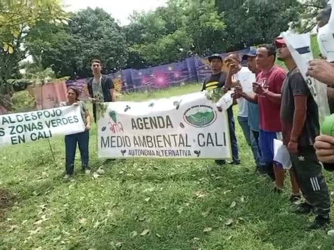 Protesta de la comunidad en Cali por traslado de 70 árboles en la calle 25