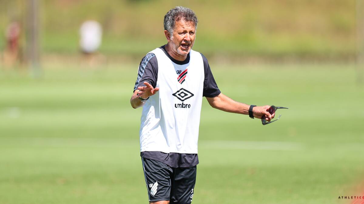 Juan Carlos Osorio: prensa brasileña cuestiona sus rotaciones en Athletico Paranense