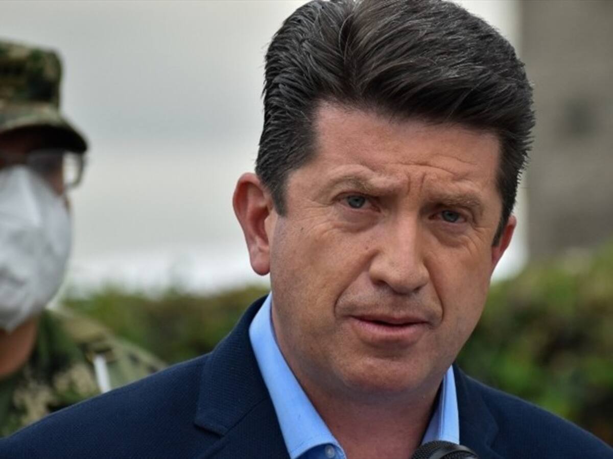 El ministro de la Defensa asegura que la aspersión aérea es una “posibilidad”