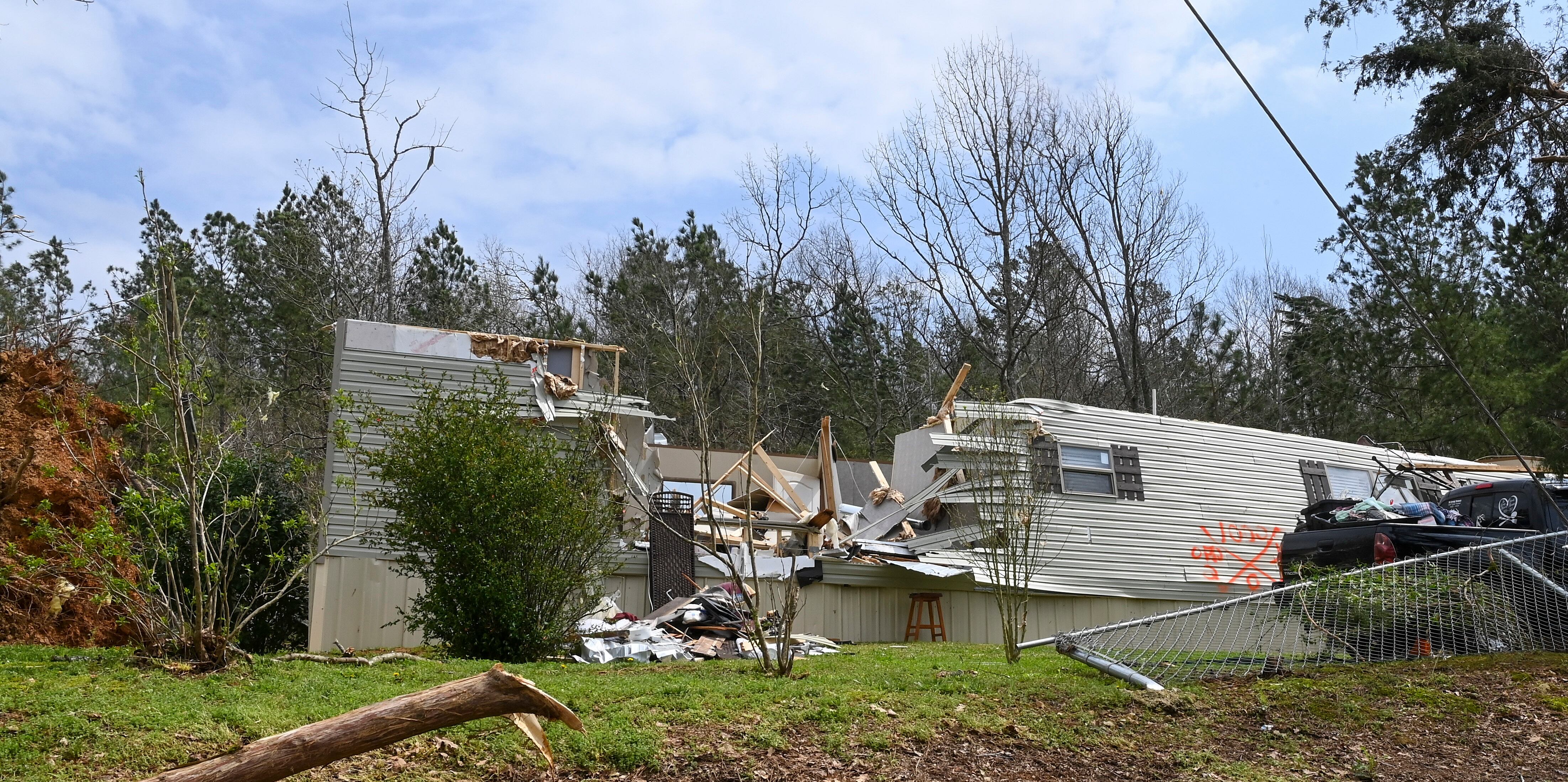 Tornado en Alabama deja casi 10 muertos en EE.UU.