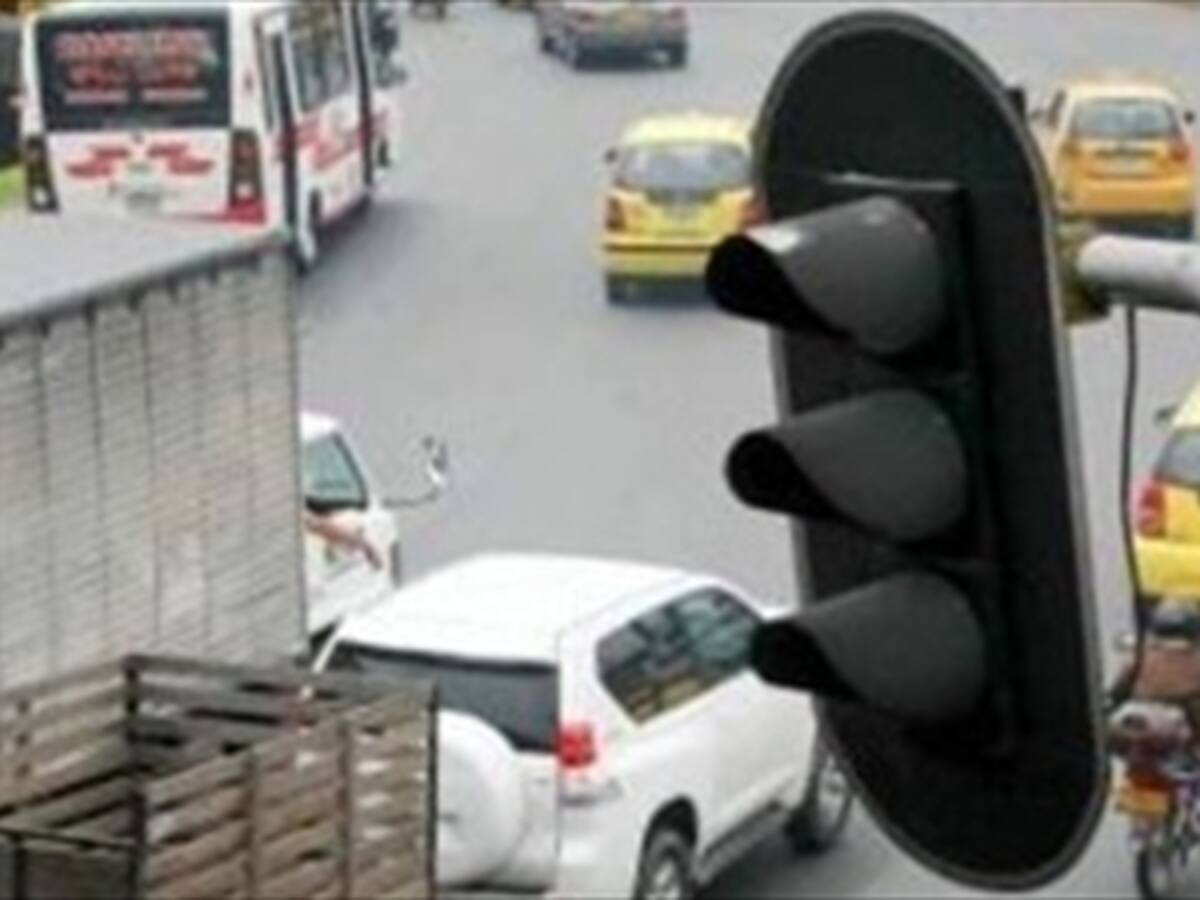 Concejo de Bogotá debatirá retrasos en la modernización de los semáforos