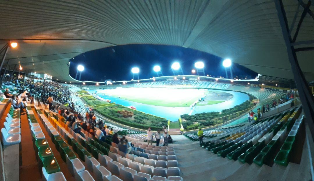 Panorámica del estadio Centenario de Armenia desde la tribuna occidental