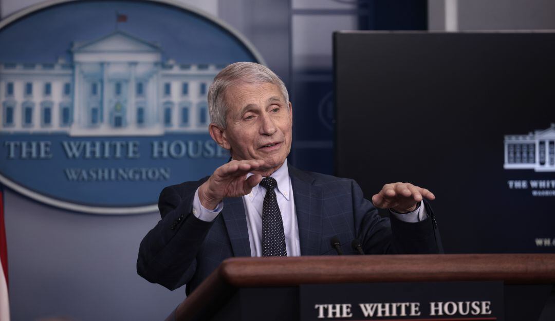 EE.UU. está "fuera de la fase pandémica": Fauci