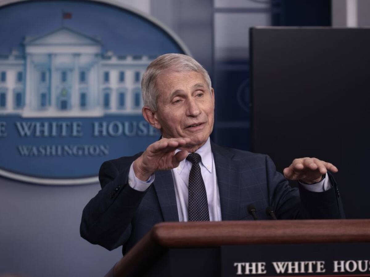 EE.UU. está "fuera de la fase pandémica": Fauci