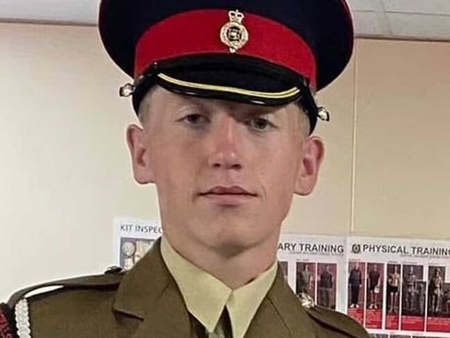 Reina Isabel II, ¿por qué murió el soldado que custodió su ataúd? // Twitter: @jules2nd