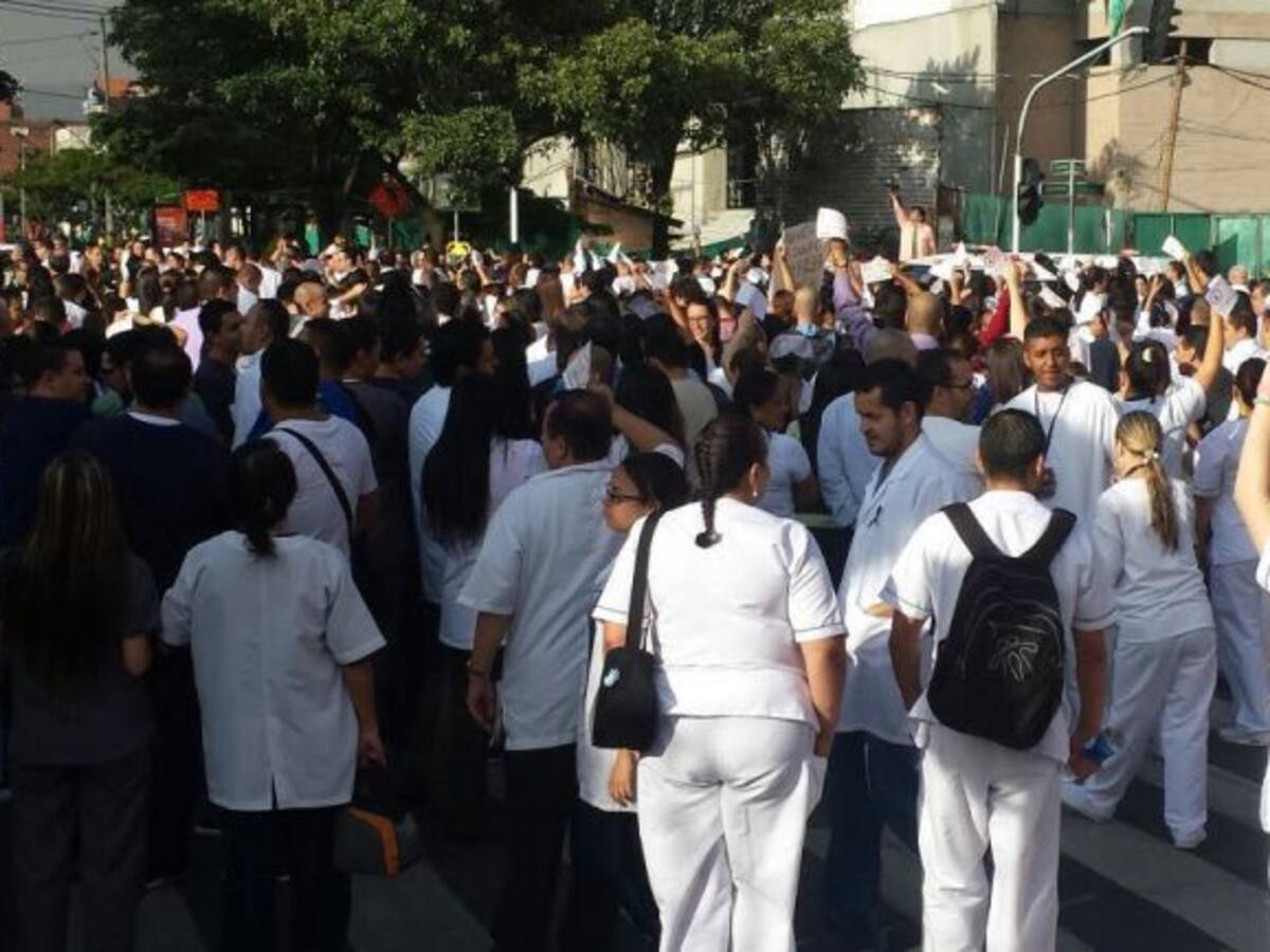 Sector de la salud marchó en Medellín por soluciones a la crisis