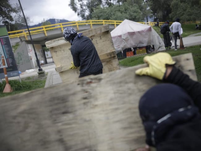 “La Nacional es víctima”: vicerrectora denuncia falta de control para identificar encapuchados