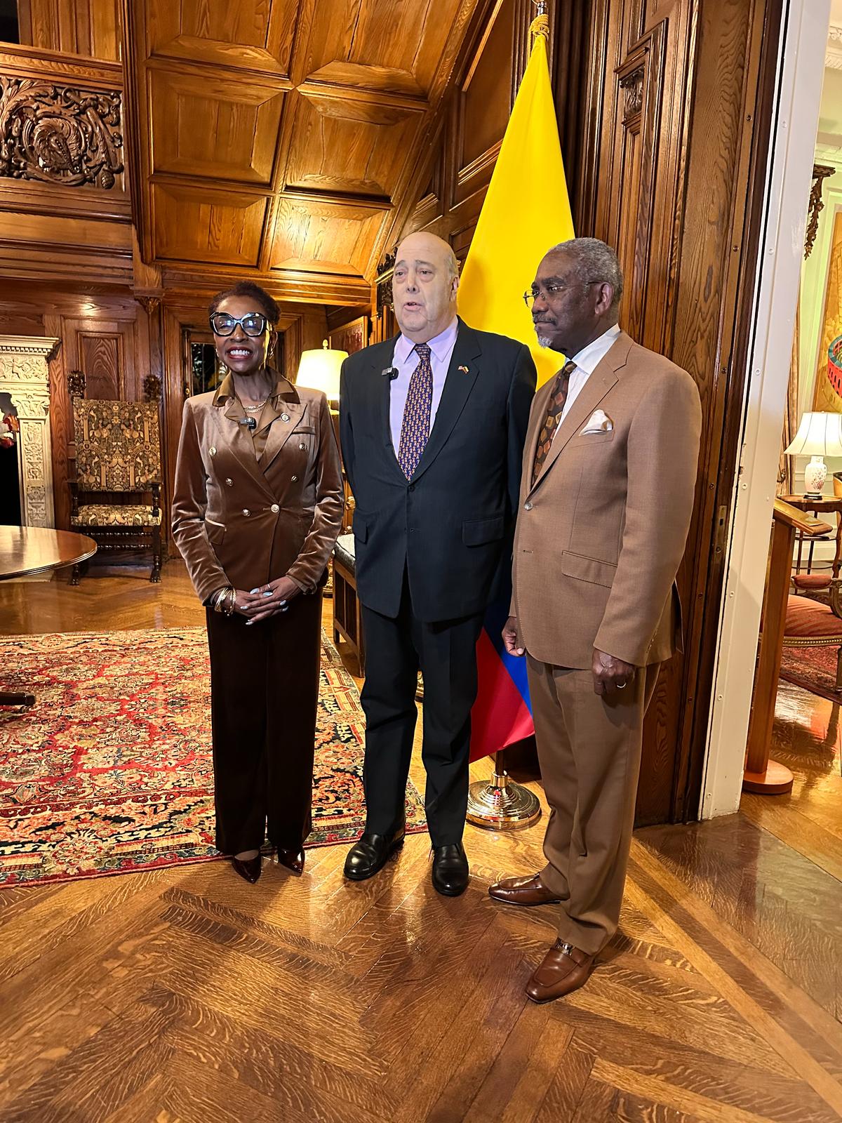 El Representante demócrata Gregory Meeks junto con otros legisladores del partido, reafirmaron su apoyo a Colombia.