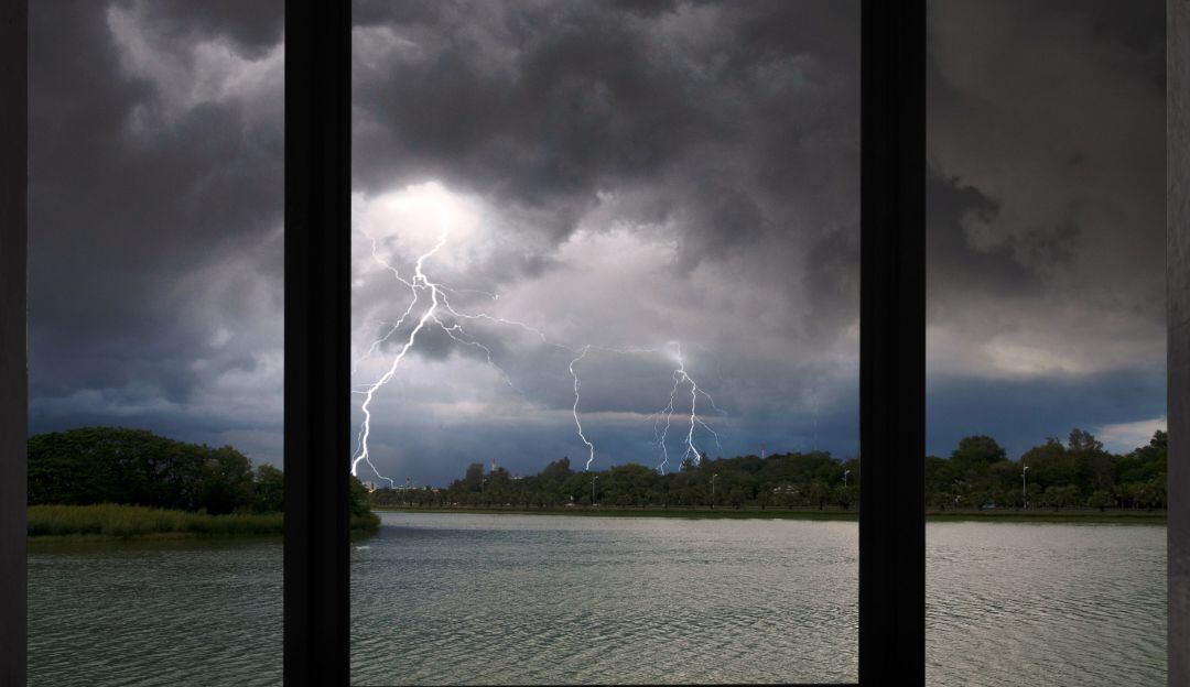 Se pueden presentarse afectaciones en la infraestructura eléctrica por las descargas atmosféricas o por la caída de árboles sobre las redes